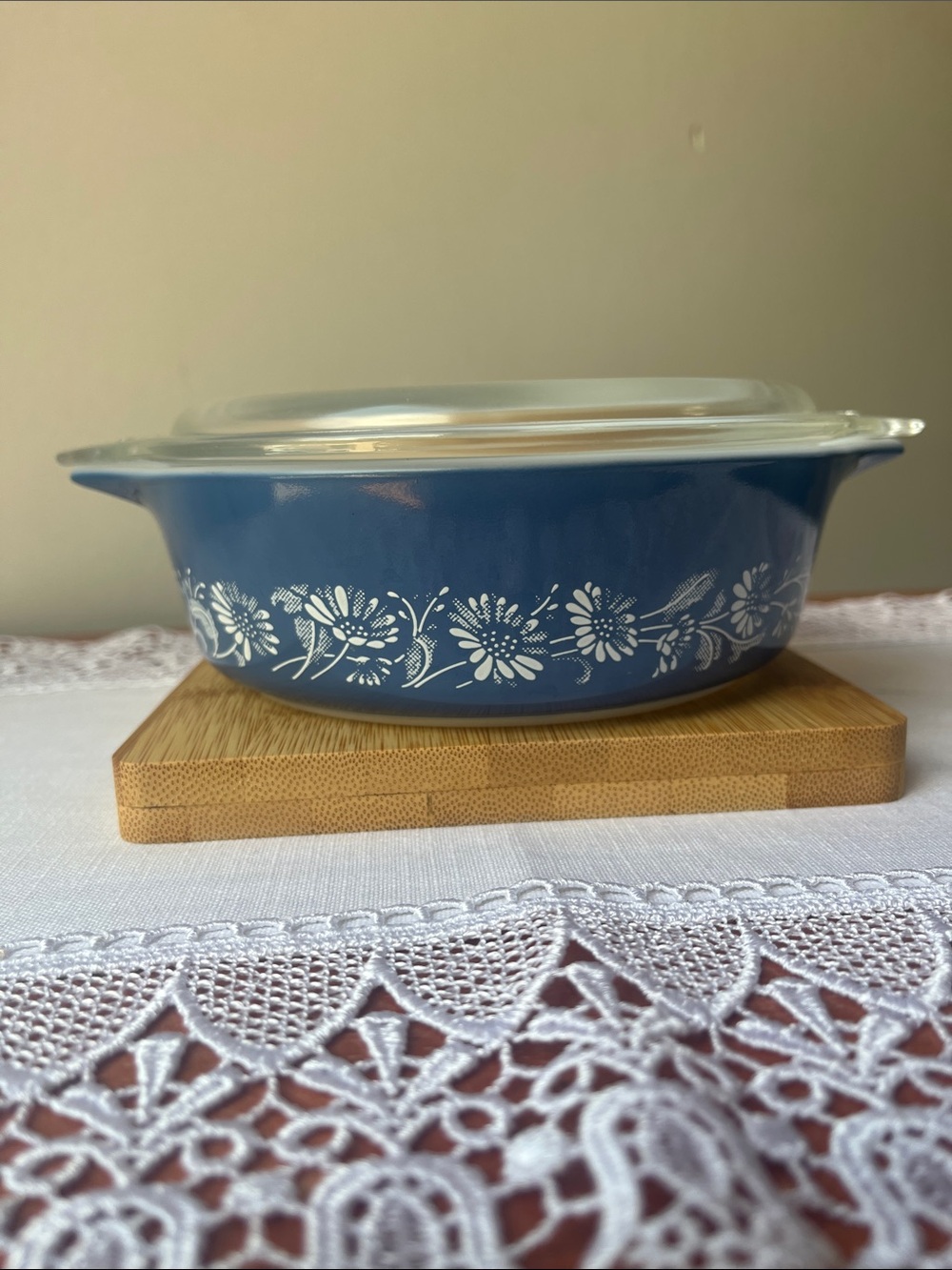 Vintage Pyrex 471 Casserole Bowl with Lid, Colonial Mist Blue Daisy, 1 Pint 471